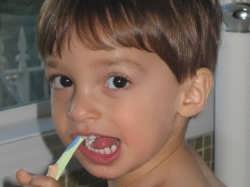 Sample image kids_brushing_2